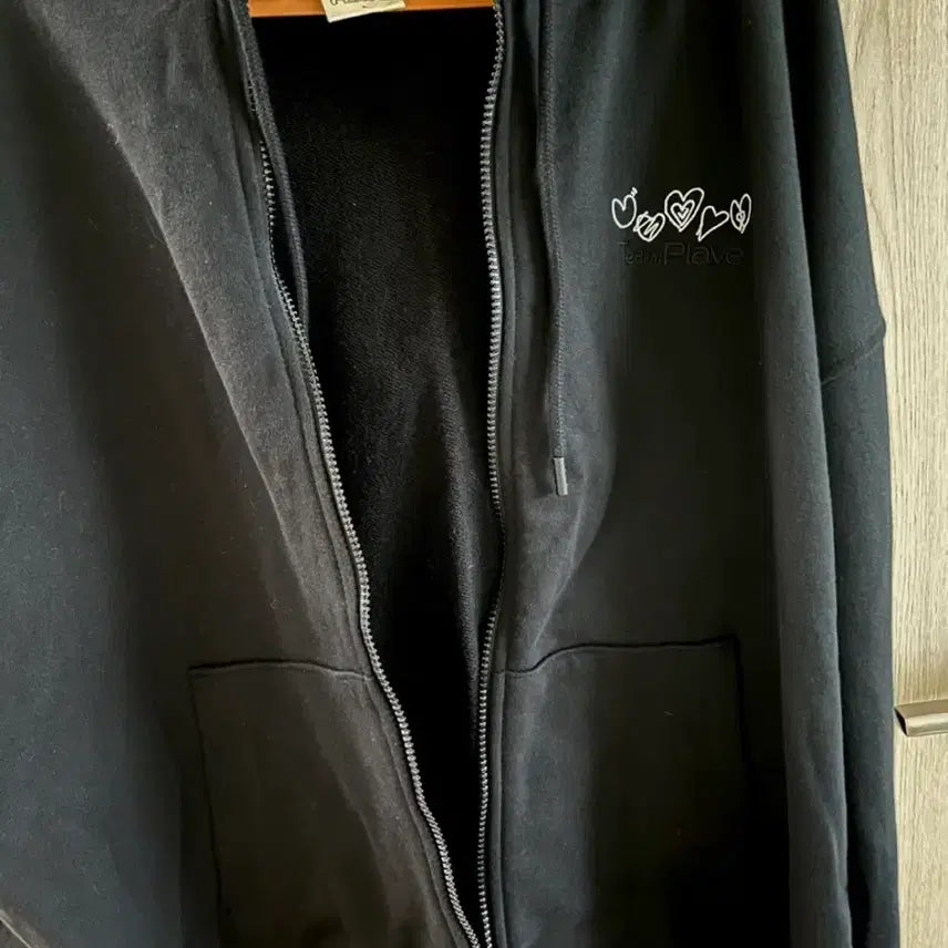 [BUNJANG] PLAVE Heart Hoodie (L) / 플레이브 하트 후드집업