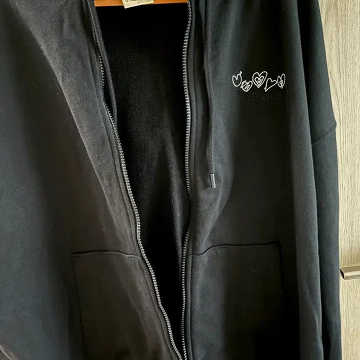 [BUNJANG] PLAVE Heart Hoodie (L) / 플레이브 하트 후드집업
