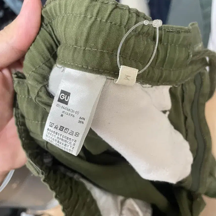 [SOLD OUT] Gu수퍼와이드 카고팬츠 M사이즈 카키색상 판매합니다
