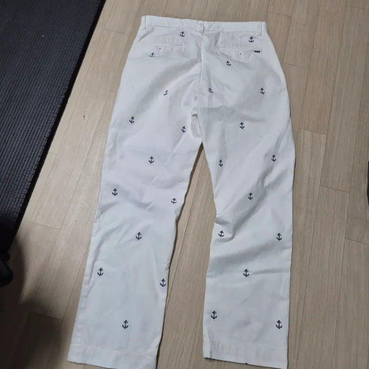 [BUNJANG] Polo Ralph Lauren Anchor Embroidered White Pants / 폴로 랄프로렌 닻 자수 화이트 바지