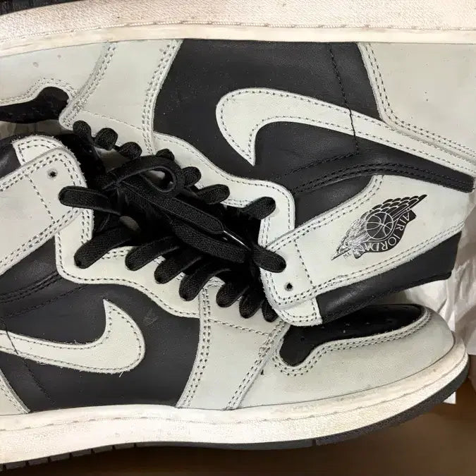 [BUNJANG] Nike Air Jordan 1 Retro High OG Shadow 2.0 Sneakers / 조던 1 레트로 하이 OG 쉐도우 2.0 260
