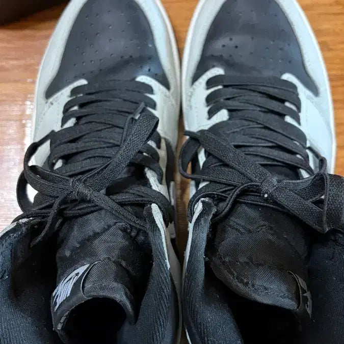 [BUNJANG] Nike Air Jordan 1 Retro High OG Shadow 2.0 Sneakers / 조던 1 레트로 하이 OG 쉐도우 2.0 260