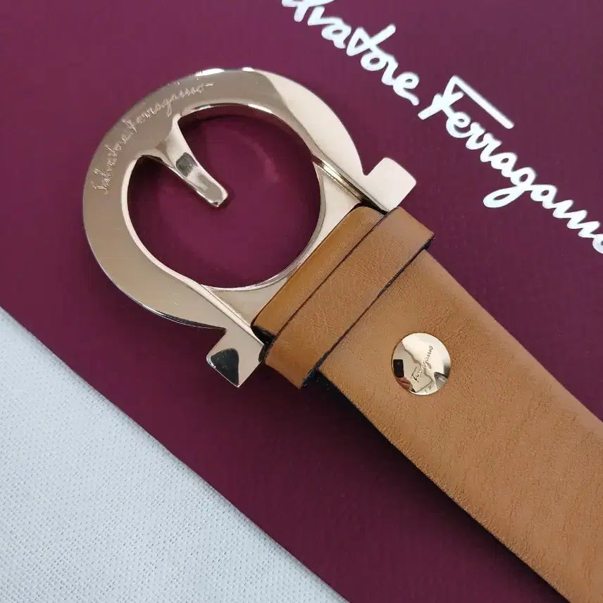 [SOLD OUT] 페라가모 금장 버클 벨트 브라운 계열 여성벨트