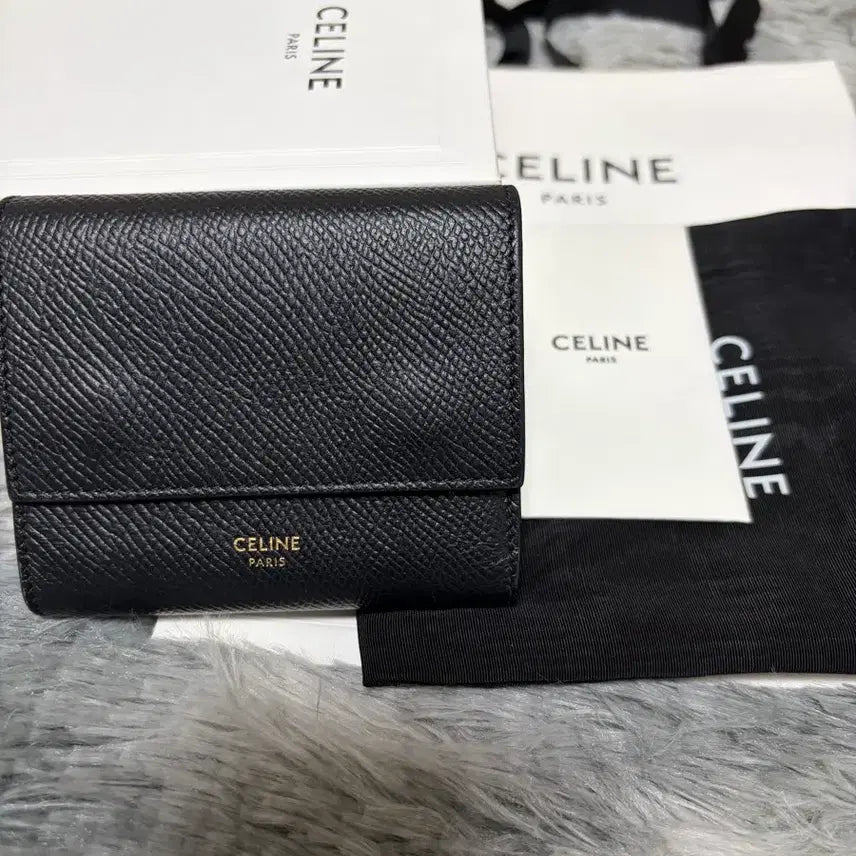 [SOLD OUT] [새상품급/현대백화점] 셀린느 트라이폴드 카스프킨 반지갑 블랙