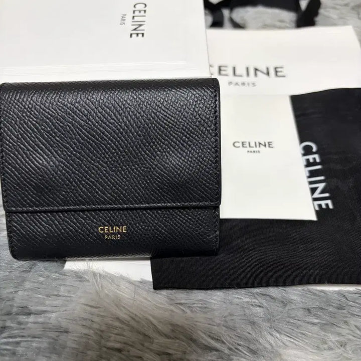 [SOLD OUT] [새상품급/현대백화점] 셀린느 트라이폴드 카스프킨 반지갑 블랙