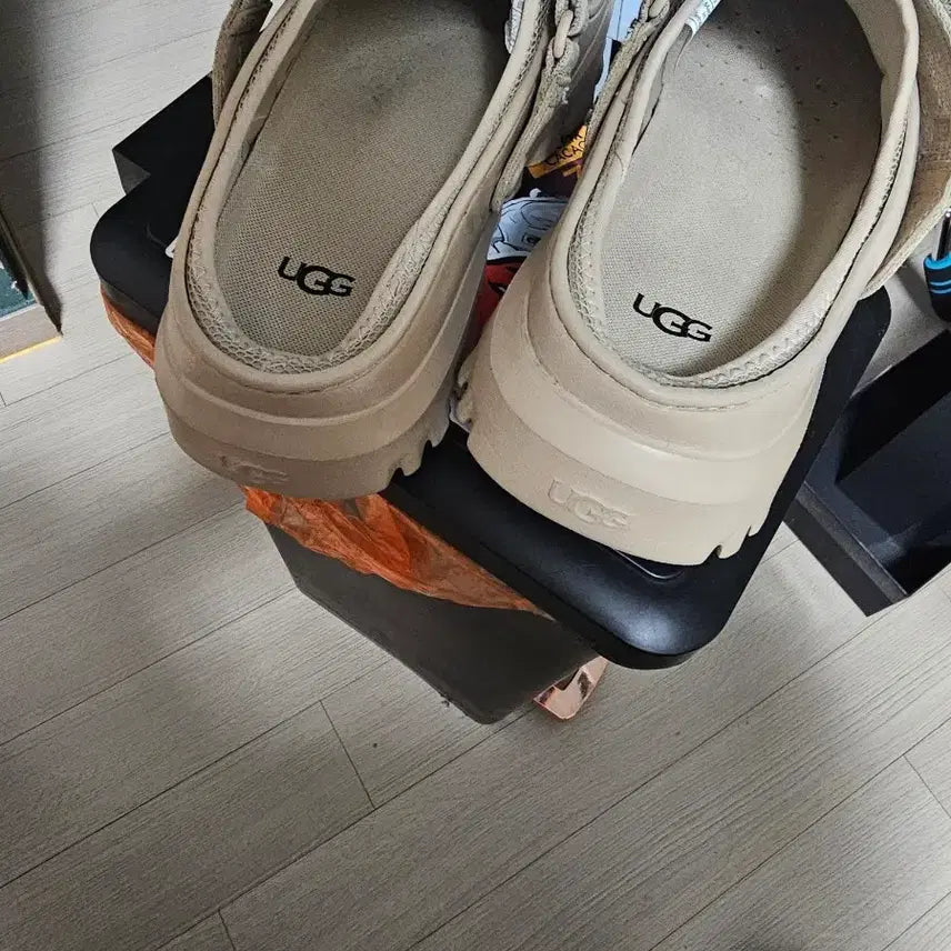 [SOLD OUT] UGG 어그 피크모드 샌들 베이지 42사이즈 270