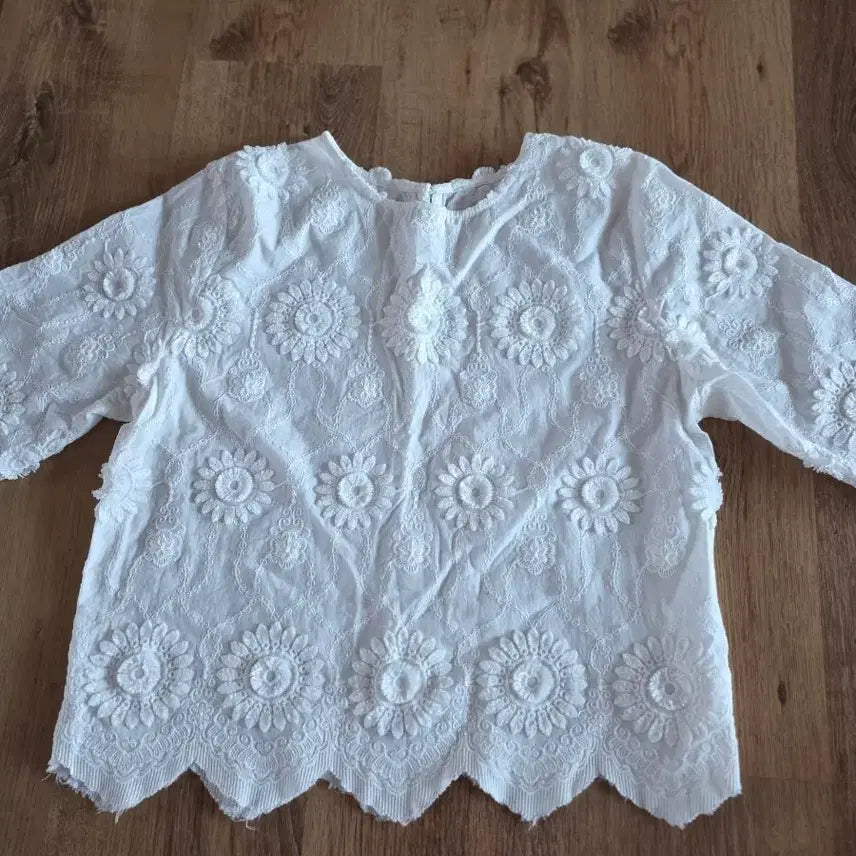 [BUNJANG] White Floral Embroidered Blouse / 화이트 플라워 자수 블라우스