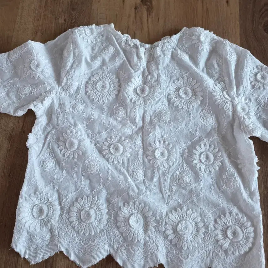 [BUNJANG] White Floral Embroidered Blouse / 화이트 플라워 자수 블라우스