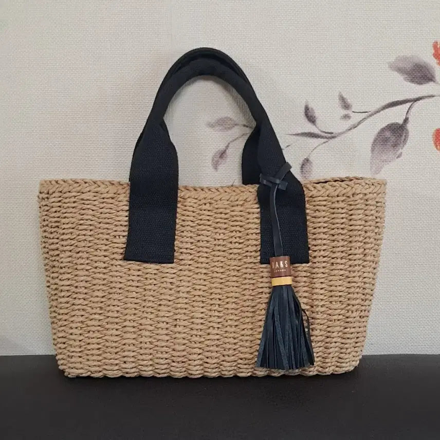[BUNJANG] Daks Rattan Tote Bag with Black Tassel Accent / 닥스 라탄 토트백 블랙 태슬 장식