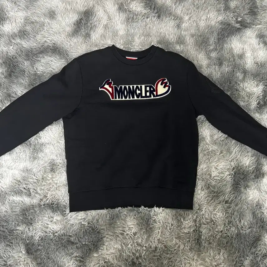 [SOLD OUT] [사이즈L] 몽클레어 엠보로고 맨투맨