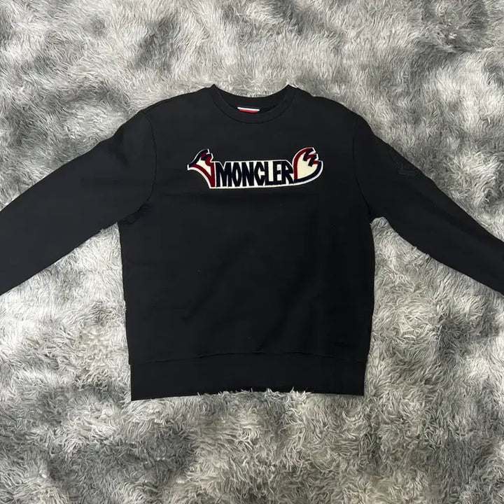 [SOLD OUT] [사이즈L] 몽클레어 엠보로고 맨투맨
