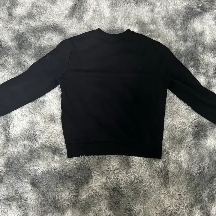 [SOLD OUT] [사이즈L] 몽클레어 엠보로고 맨투맨