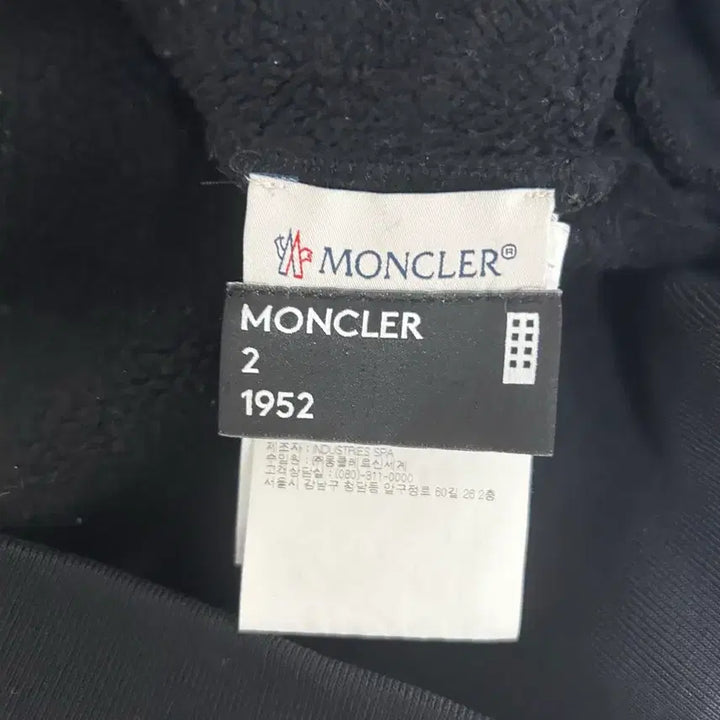 [SOLD OUT] [사이즈L] 몽클레어 엠보로고 맨투맨