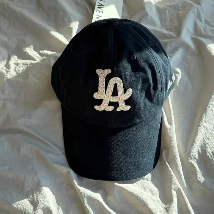 [BUNJANG] Lynn Avenue LA Chain Stitch Ball Cap Deep Navy / 린에비뉴 / LA 채인 스티치 볼캡 딥네이비 / free