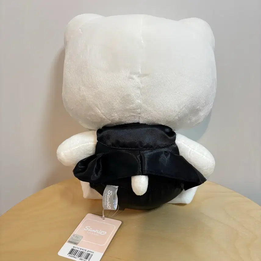 [BUNJANG] Sanrio Hello Kitty Black Heart Plush Doll 25cm / 정품 산리오 헬로키티 블랙하트 인형 봉제인형 25cm