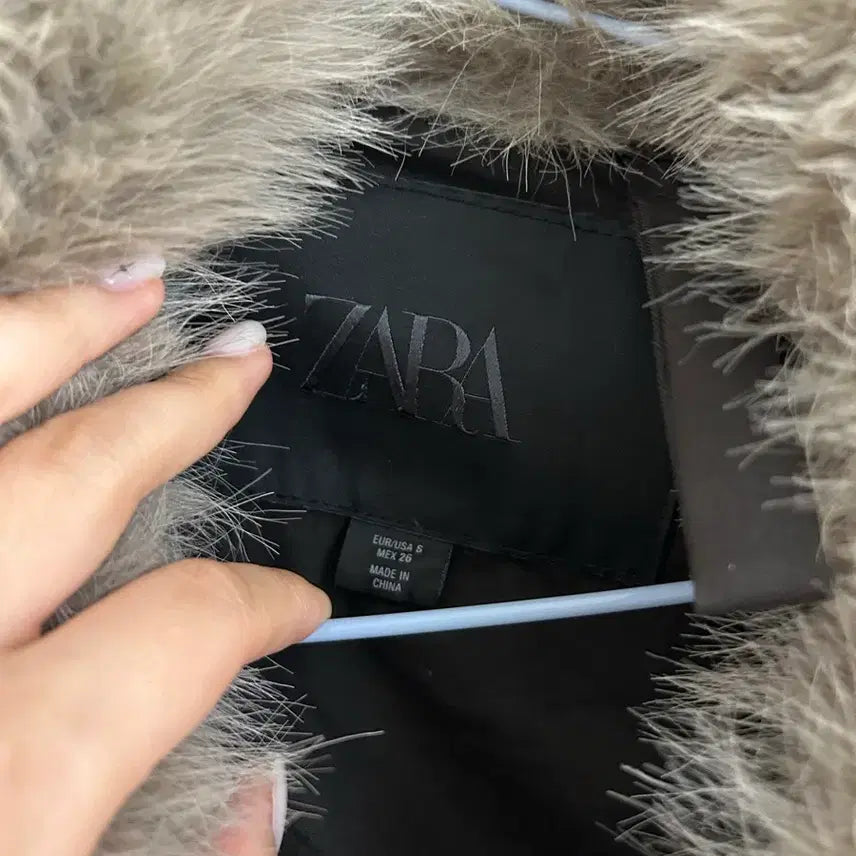[BUNJANG] ZARA ZW Waterproof Fur Collar Short Jacket / 자라 ZW 워터프루프 퍼 카라 숏 자켓