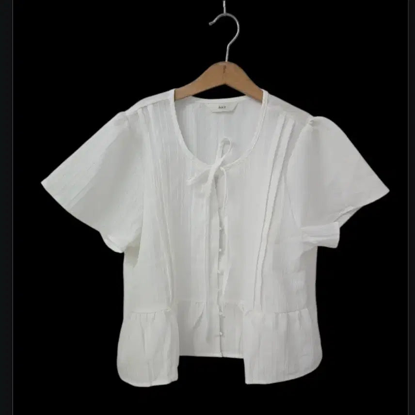 [BUNJANG] Ribbon Tie Blouse White Puff Short Sleeve / 리본 타이 블라우스 화이트 퍼프 반팔