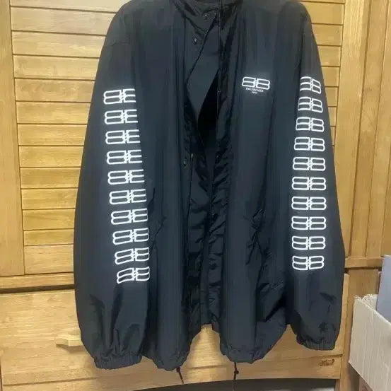 [SOLD OUT] 발렌시아가 바람막이