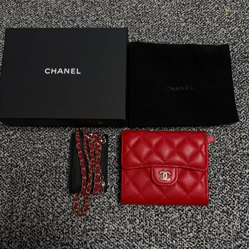 [SOLD OUT] 샤넬 캐비어 금장 지갑