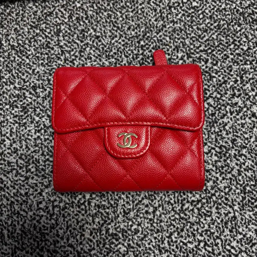 [SOLD OUT] 샤넬 캐비어 금장 지갑