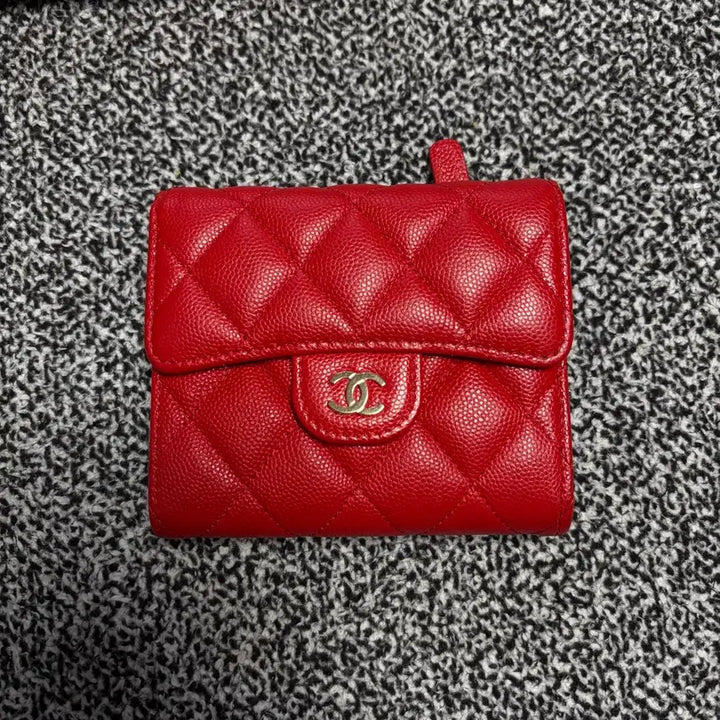 [SOLD OUT] 샤넬 캐비어 금장 지갑
