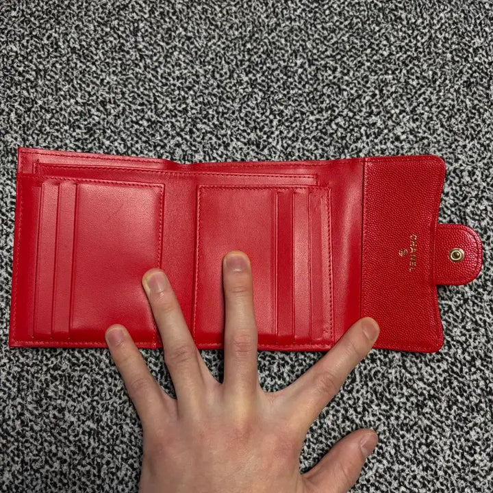 [SOLD OUT] 샤넬 캐비어 금장 지갑