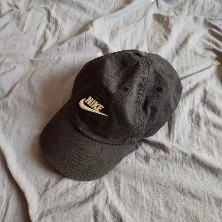 [BUNJANG] Nike Swoosh Black Ball Cap / 나이키 스우시 볼캡 블랙 OS