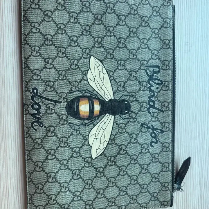 [BUNJANG] Gucci GG Supreme Bee Clutch Bag / 구찌 GG 수프림 꿀벌 클러치