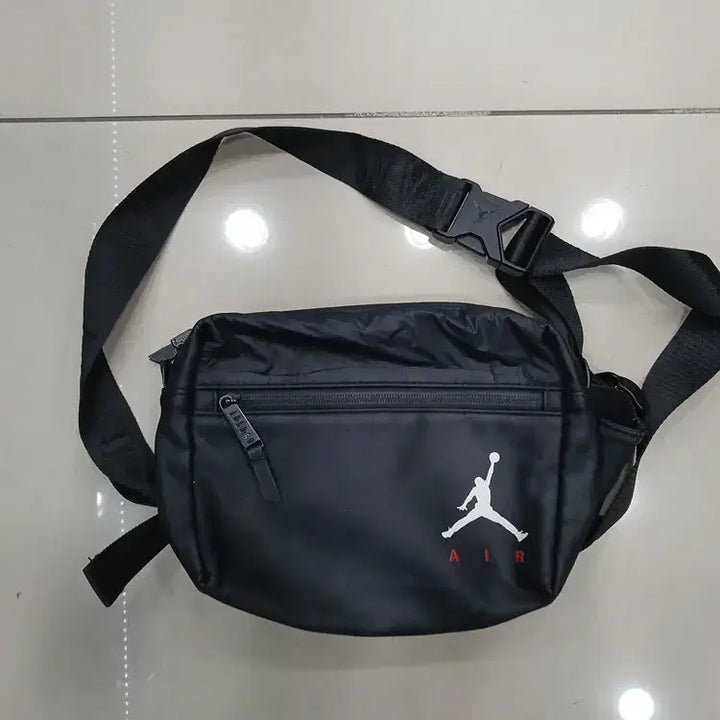 [BUNJANG] Air Jordan Black Hip Sack Crossbody Bag / 에어조단 검정 힙색 크로스백 중고 주름구김사용감많아요 가로22세로16폭6
