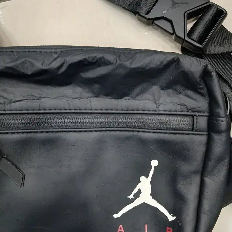 [BUNJANG] Air Jordan Black Hip Sack Crossbody Bag / 에어조단 검정 힙색 크로스백 중고 주름구김사용감많아요 가로22세로16폭6