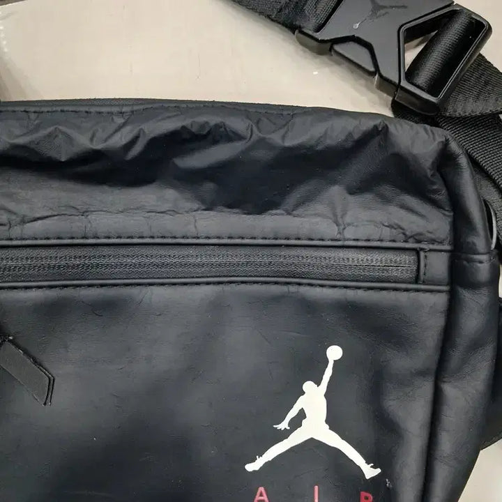 [BUNJANG] Air Jordan Black Hip Sack Crossbody Bag / 에어조단 검정 힙색 크로스백 중고 주름구김사용감많아요 가로22세로16폭6