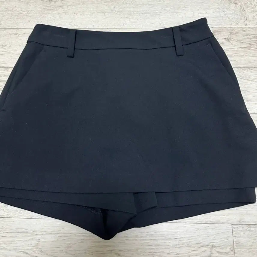 [BUNJANG] Musinsa Standard Han So Hee Black Mini Skirt Pants / [한소희 PICK]무신사 스탠다드 우먼 블랙 미니 스커트 팬츠