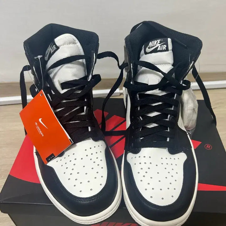[BUNJANG] Nike Air Jordan 1 Black/Mocha High OG Sneakers / 나이키 에어 조던1 블랙/모카 하이 OG 박스O 275