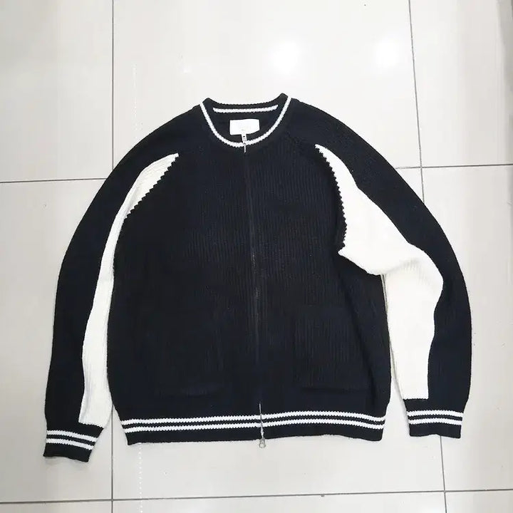 [BUNJANG] Ordinary Black and Ivory Knit Zip-up Jumper / ordinary 검정 아이보리 니트 집업점퍼 중고 가슴단면61총길이63