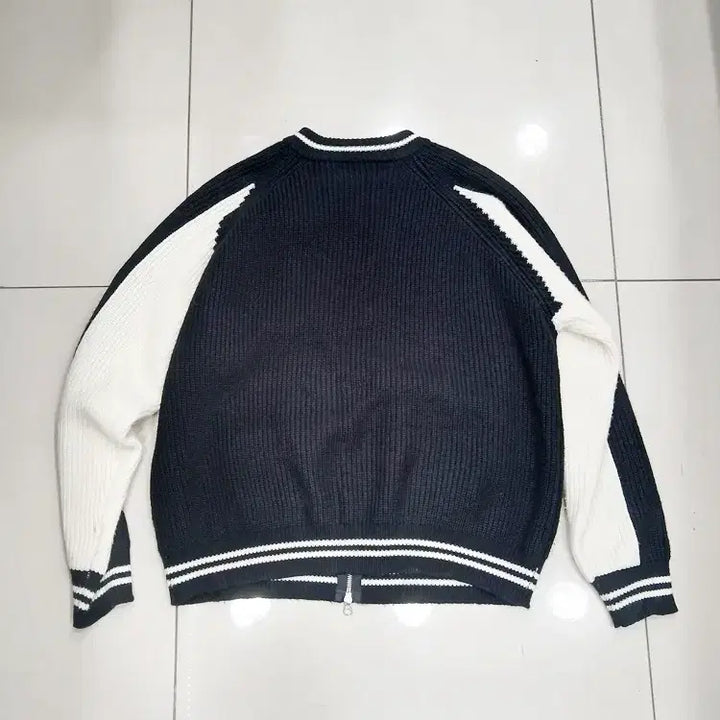[BUNJANG] Ordinary Black and Ivory Knit Zip-up Jumper / ordinary 검정 아이보리 니트 집업점퍼 중고 가슴단면61총길이63