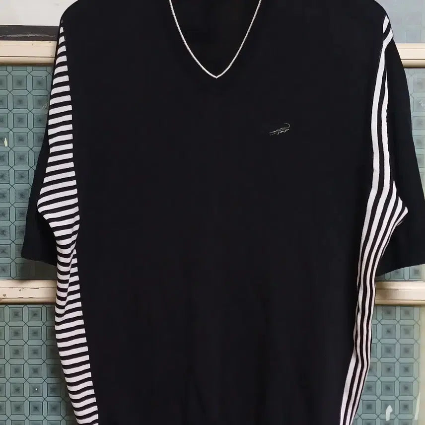 [BUNJANG] Crocodile V-Neck Short Sleeve Knit Top - Size 105 / 크로커다일 브이넥  반팔 니트 105 사이즈