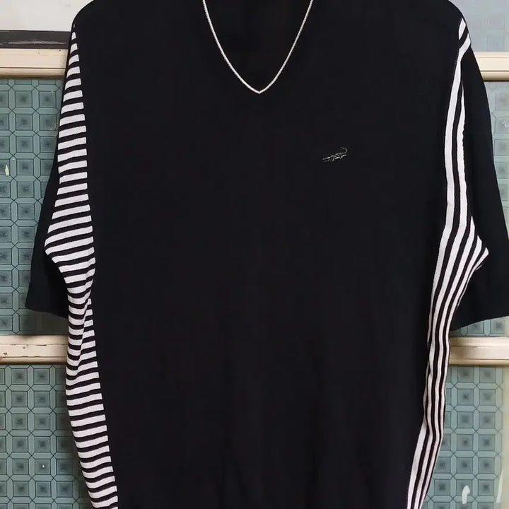 [BUNJANG] Crocodile V-Neck Short Sleeve Knit Top - Size 105 / 크로커다일 브이넥  반팔 니트 105 사이즈