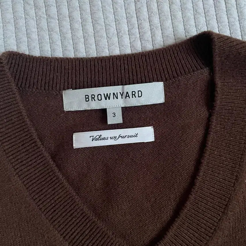 [SOLD OUT] BROWNYARD 브라운 브이넥 니트 브라운 3사이즈
