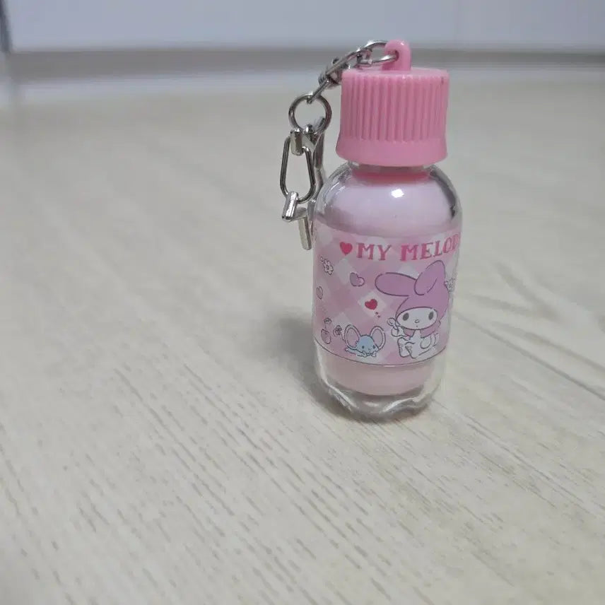 [BUNJANG] Sanrio My Melody Water Bottle Ballpoint Pen Charm / 산리오 마이멜로디 물병 모양 볼펜 키링 팝니다.