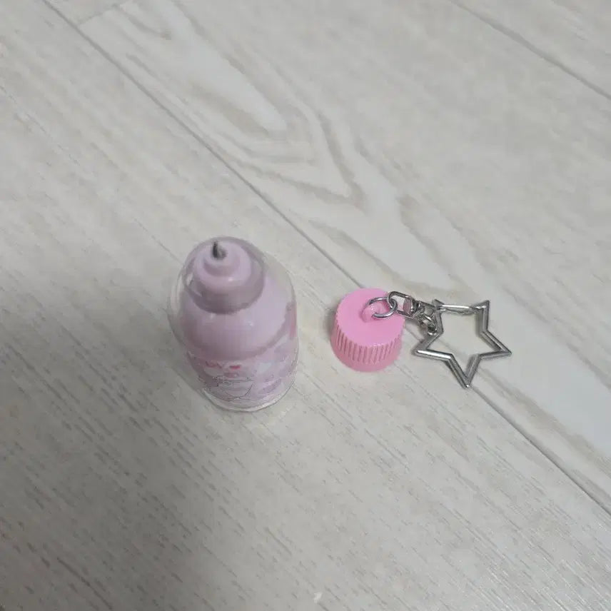 [BUNJANG] Sanrio My Melody Water Bottle Ballpoint Pen Charm / 산리오 마이멜로디 물병 모양 볼펜 키링 팝니다.