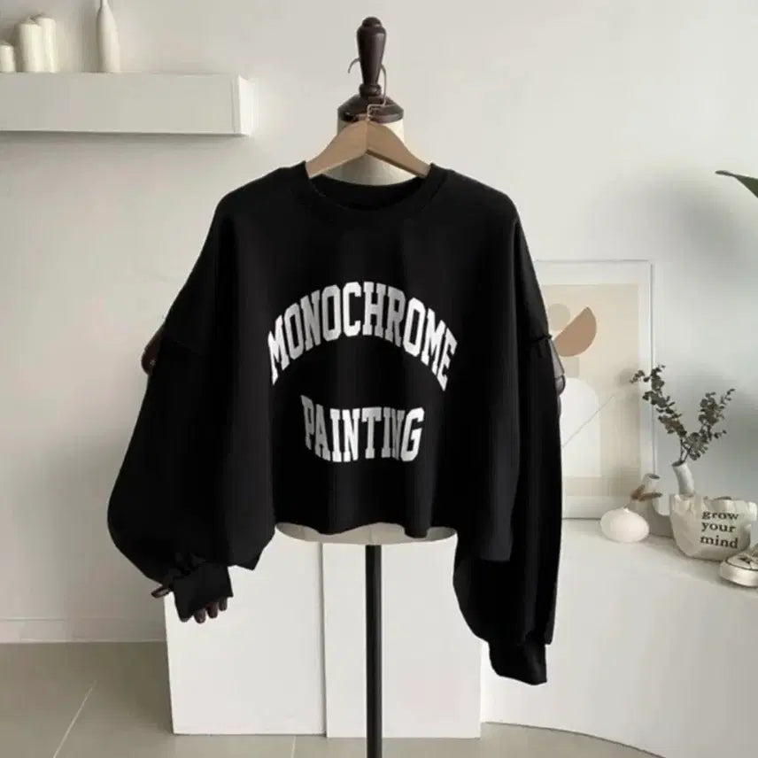[SOLD OUT] 벌룬 크롭 레터링 긴팔티 (2color)