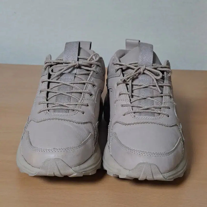[BUNJANG] UGG Captrail Low Sneakers / UGG 275-280 캡트레일 로우 스니커즈