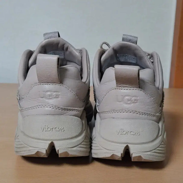 [BUNJANG] UGG Captrail Low Sneakers / UGG 275-280 캡트레일 로우 스니커즈