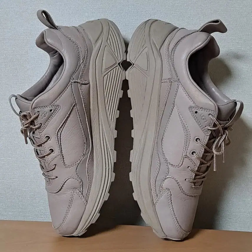[BUNJANG] UGG Captrail Low Sneakers / UGG 275-280 캡트레일 로우 스니커즈