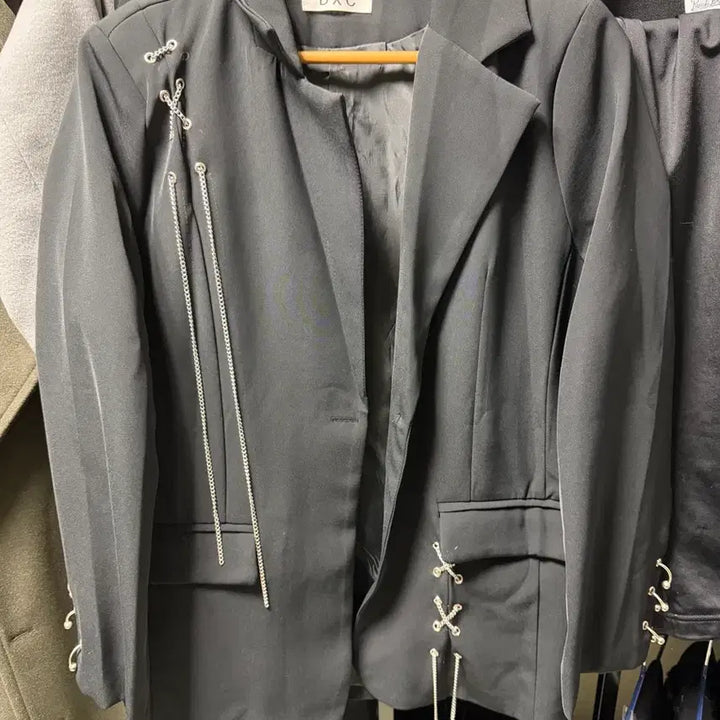 [BUNJANG] DXC Oversized Blazer with Chain Detail / Y2K 체인 장식 오버핏 마이 자켓 어깨패드 있음 한번도 안입음