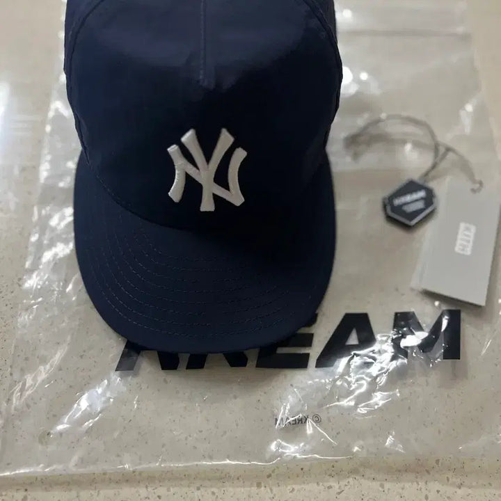 [SOLD OUT] 키스 x 뉴에라 뉴욕 양키스 나일론 9피프티 A프레임 녹터널