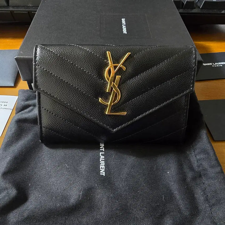 [BUNJANG] Yves Saint Laurent Matelassé Gold Emblem Black Medium Wallet / 입생로랑 마틀라세 금장 블랙 중지갑