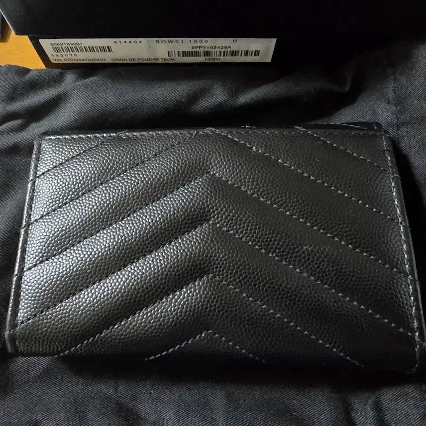 [BUNJANG] Yves Saint Laurent Matelassé Gold Emblem Black Medium Wallet / 입생로랑 마틀라세 금장 블랙 중지갑