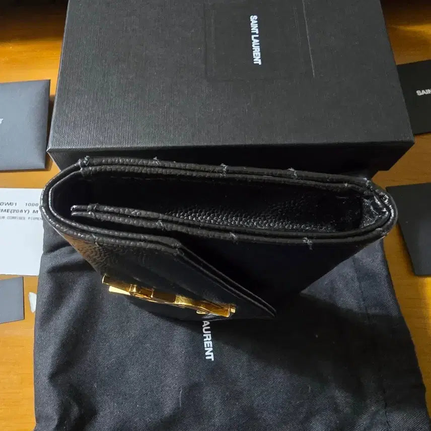 [BUNJANG] Yves Saint Laurent Matelassé Gold Emblem Black Medium Wallet / 입생로랑 마틀라세 금장 블랙 중지갑