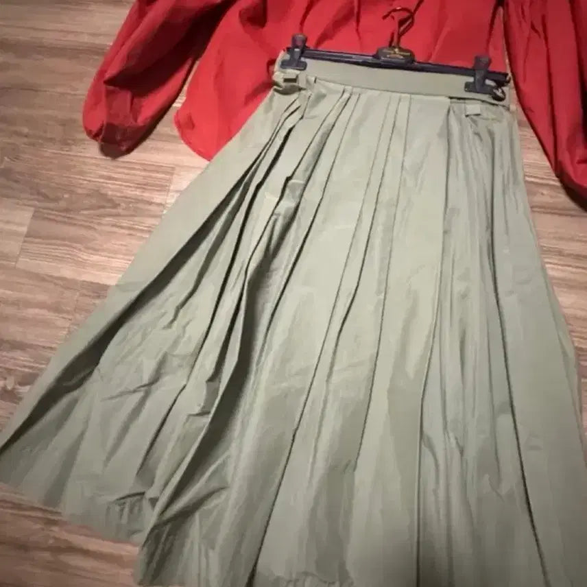 [SOLD OUT] 비비안웨스트우드 랩스커트 (잠실애비뉴엘구입)